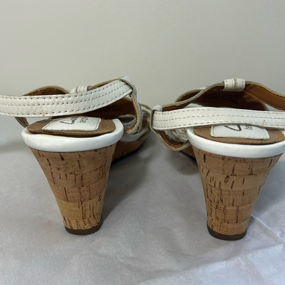 Clarks white wedge Sandals with Strappy Design and Low Heel - Picture 4 of 8